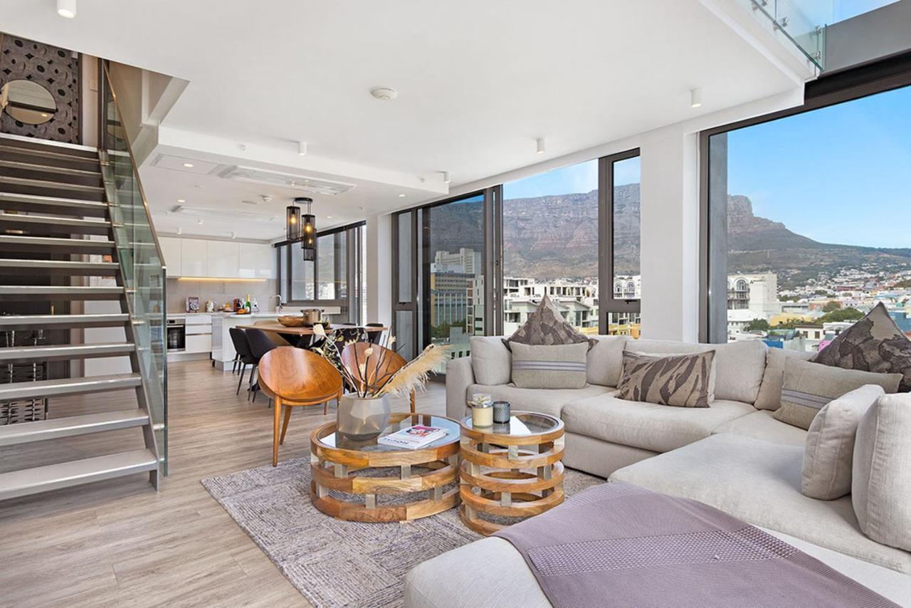 702 On - Panoramic Mountain Views *