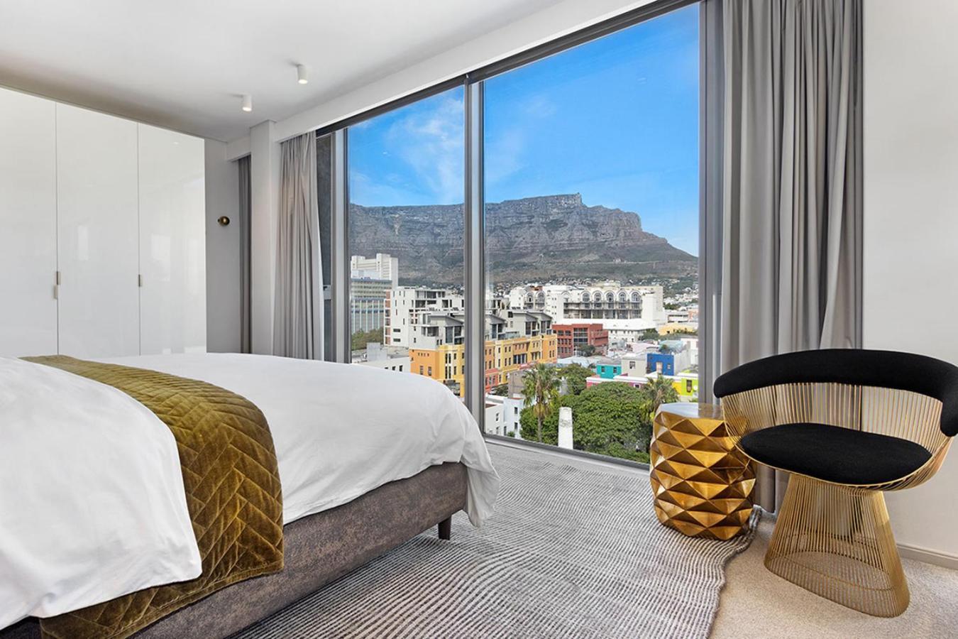 702 On - Panoramic Mountain Views